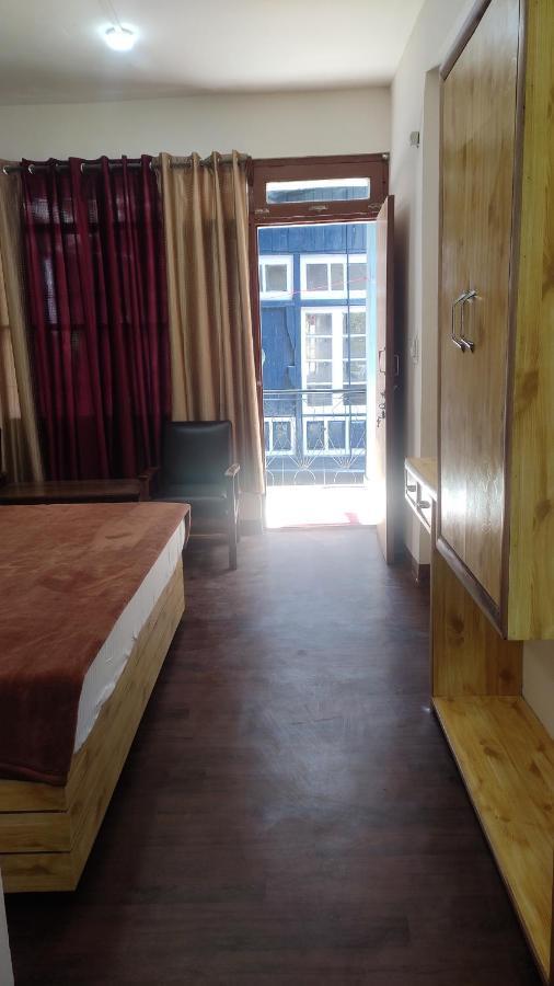 The Prasher Lodge Mall Road Manali Exteriér fotografie