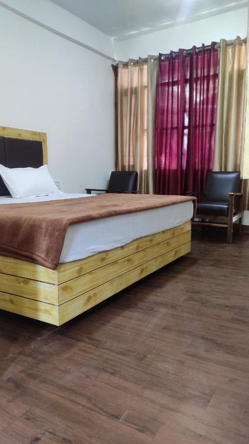 The Prasher Lodge Mall Road Manali Exteriér fotografie