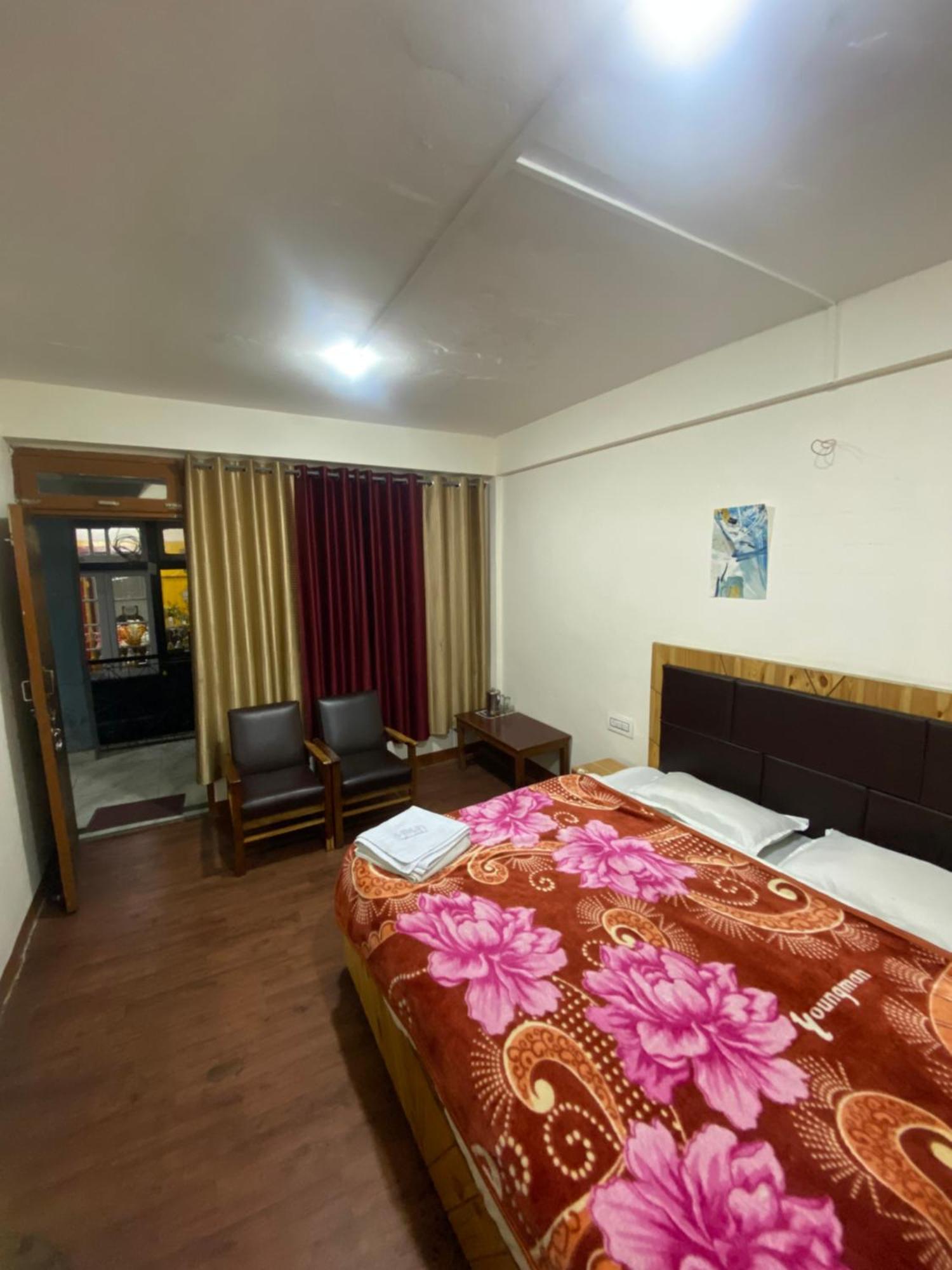 The Prasher Lodge Mall Road Manali Exteriér fotografie